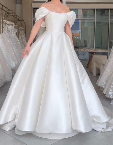 Bridal Dresses Vintage, 1950s Wedding Dress, Wedding Gown Inspiration, Satin Wedding Gown, Pretty Wedding Dresses, Dream Wedding Ideas Dresses, Princess Wedding Dresses, Satin Wedding, Wedding Dress Inspiration