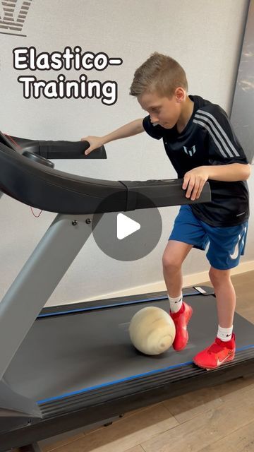 7.3M views · 477K likes | SW15.u10 on Instagram: "#elastico #treadmill #sw15 #training #fussball #viral #sports #football #skills #soccer #u10 #kinderfussball" Best Football Skills, Running Drills, Football Skills, Soccer Workouts, Soccer Drills, E Last, Soccer Skills, Sports Football, Treadmill