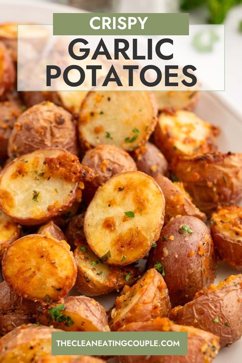 The most delicious Crispy Garlic Potatoes Recipe. Easy to make - these potatoes come out perfectly oven roasted every time! Serve with your favorite soup, salad, or casserole dinner! Roasted Potatoes In Oven, Garlic Potatoes Recipe, Clean Eating Side Dishes, Healthy Potato, Garlic Parmesan Potatoes, Sweet Potato Dishes, Roasted Baby Potatoes, Potatoes In Oven, Garlic Roasted Potatoes