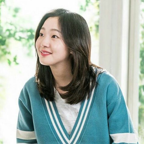 Kim Go Eun Hairstyle, Kim Go Eun Short Hair, Kim Go Eun Hair, Kim Go Eun Goblin, Midi Haircut, Kim Go Eun Style, Midi Hair, Long Messy Hair, Pretty Short Hair