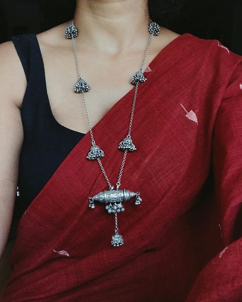 All the basics. Saree from @matkatusonline . . . . . . . . . #style #instastyle #stylediaries #outfitdiaries #ootd #outfit #today #potd #photooftheday #instaphoto #stylephoto #stylegram #styleandfashion #fashiongram #lookoftheday #silver Saree Blouse Styles, Indian Sari Dress, Saree Jewellery, Oxidised Silver Jewelry, Indian Look, Indian Fashion Saree, Indian Saree Blouses Designs, Silver Jewellery Indian, Saree Blouse Designs Latest