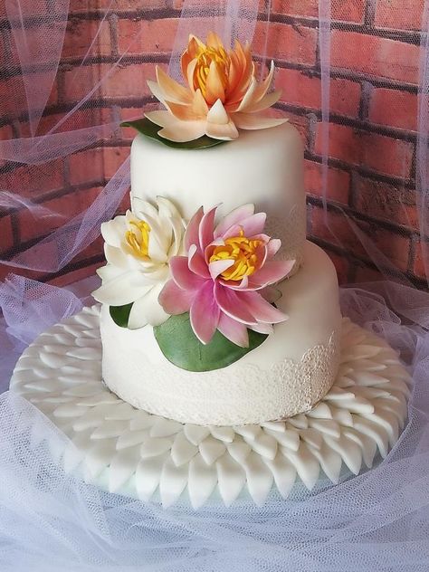 Lotus Flower Wedding Cake, Lotus Flower Cake Design, Water Lily Cake, Lotus Flower Cake, Tropical Cakes, Lotus Cake, Lily Cake, Indian Cake, Wedding Anniversary Cakes