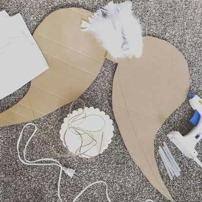 . Angel Wings Diy, Angel Wing Crafts, Wings Diy, Ali D'angelo, Homemade Fabric Softener, Diy Angel Wings, Easy Fall Wreaths, Diy Wings, Fabric Embellishment