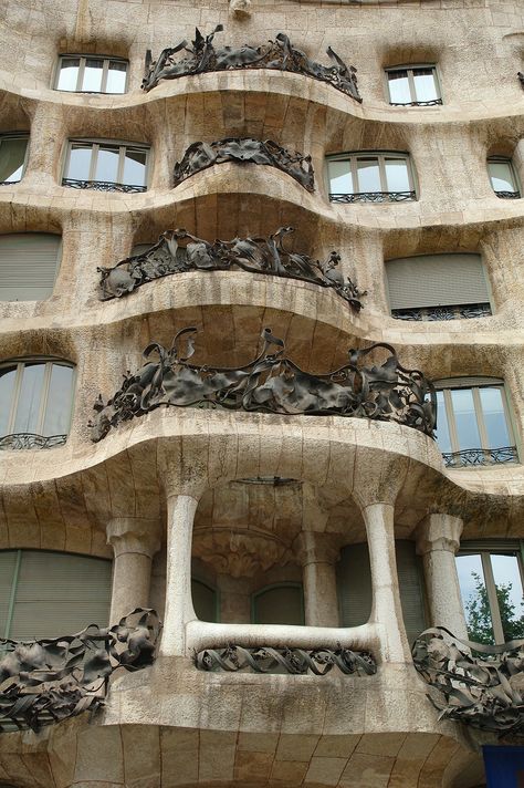 Barcelona Photoblog: La Pedrera or Casa Mila by Gaudi: Balconies ... Gaudi Buildings, Casa Mila, Architecture Cool, Gaudi Architecture, Barcelona Architecture, Gaudi Barcelona, Antonio Gaudí, La Pedrera, Antoni Gaudi