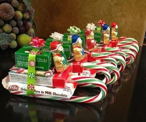 Hello, Yummy - Candy Cane Sleighs 🛷 🎄 love this idea!... Special Christmas Gifts, Candy Sleigh, Candy Cane Sleigh, Christmas Treats For Gifts, Tree Village, Christmas Candy Gifts, Diy Christmas Gifts For Family, Diy Christmas Presents, Easy Christmas Treats