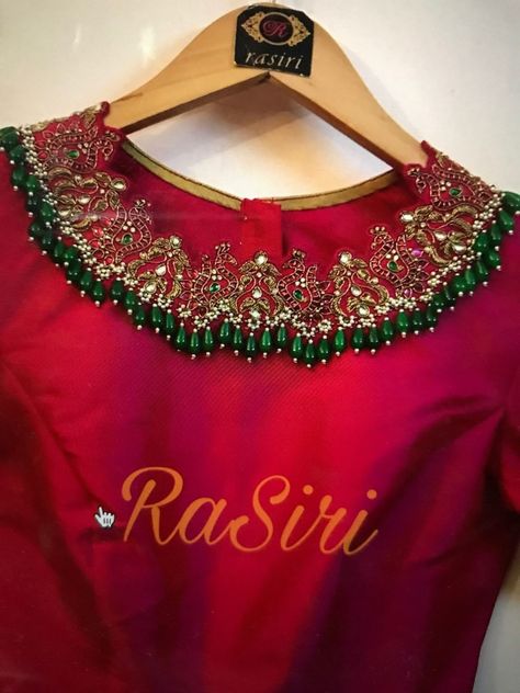 Jewelry Work Blouse Design, Necklace Blouse Designs, Embroidery Blouse Designs For Silk Saree, Jewellery Maggam Work Designs, Magam Work Designs For Dresses, Jewellery Work Blouse Designs, Blouse Work Ideas, Dress Neck Work Designs, Blouse Neck Work Designs