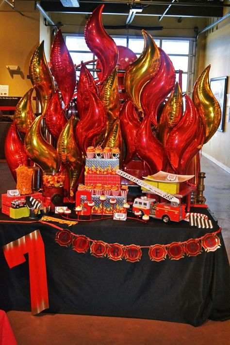 Best Fireman Birthday Party Ideas Firefighter Retirement Party Ideas, Fire Engine Birthday Party, Fireman Sam Birthday Party, Firefighter Birthday Party, Fire Engine Birthday, Fire Party, Fire Balloon, Birthday Party Table Decorations, Fireman Party