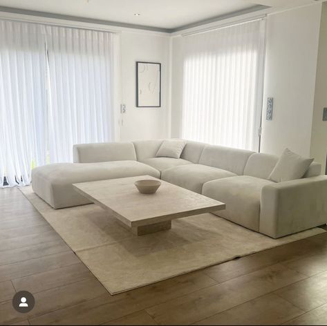 All White Living Room, Fluffy Couch, Dark Wood Flooring, Travertine Bathroom, Modern Apartment Living Room, Casa Clean, Travertine Coffee Table, Apartment Living Room Design, Dream Apartment Decor