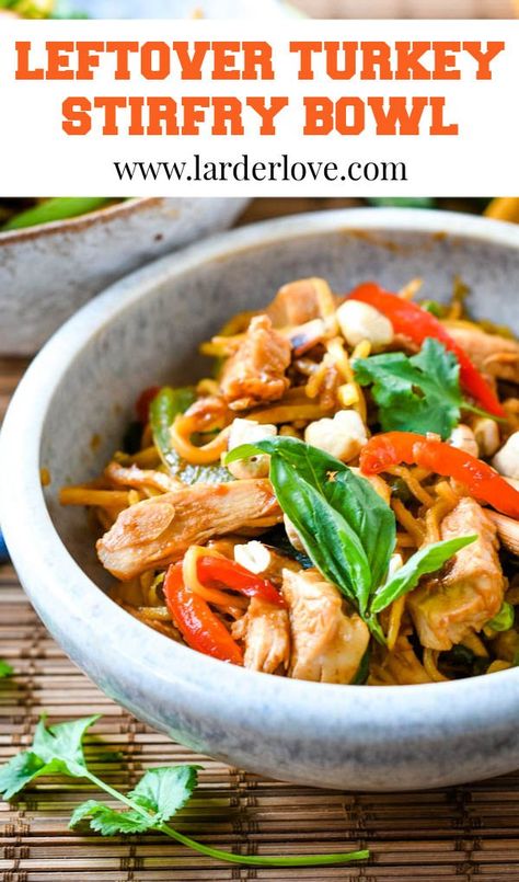 Turkey Stir Fry Recipes, Leftover Turkey Curry, Chicken Stir Fry With Noodles, Stir Fry Recipes Healthy, Turkey Stir Fry, Turkey Curry, Turkey Bowl, Wok Recipes, Chinese Stir Fry