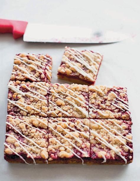 Linzer Bars Recipe (These easy linzer bars are buttery and crumbly and raspberry-y in the best possible way with all the tast of a classic linzer tart but none of the fuss.) Linzer Bars, Linzer Tart, Raspberry Crumble Bars, Almond Glaze, Strawberry Oatmeal Bars, Raspberry Crumble, Tray Bake, Portuguese Food, Crumble Bars