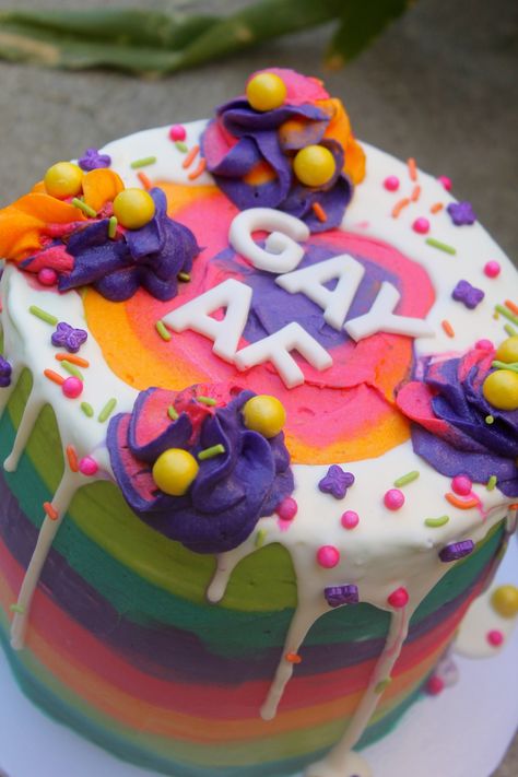 Pride Cake Pride Month Cake, Pride Birthday, Pride Birthday Cakes, Lesbian Birthday Cake, Lgbtq Cake Ideas, Pride Themed Food, Pride Cakes Ideas, Pride Cupcakes Ideas, Pride Birthday Party Ideas