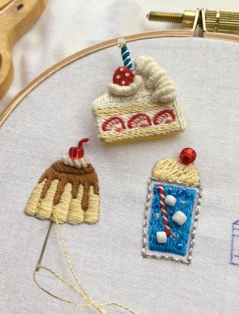 Dessert Embroidery, Cookie Embroidery, Candy Embroidery, Cake Embroidery, Embroidery Cake, Embroidery Aesthetic, Embroidered Art, Hand Embroidery Projects, Cute Embroidery