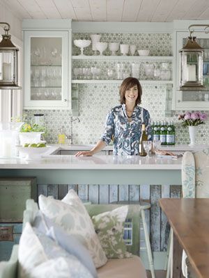 Sarah Richardson Cottage Kitchen Sarah Richardson Kitchen, Cottage Makeover, Sarah Richardson Design, Sarah Richardson, Cedar Grove, Living Vintage, Pallet Boards, Young House Love, Cottage Kitchens