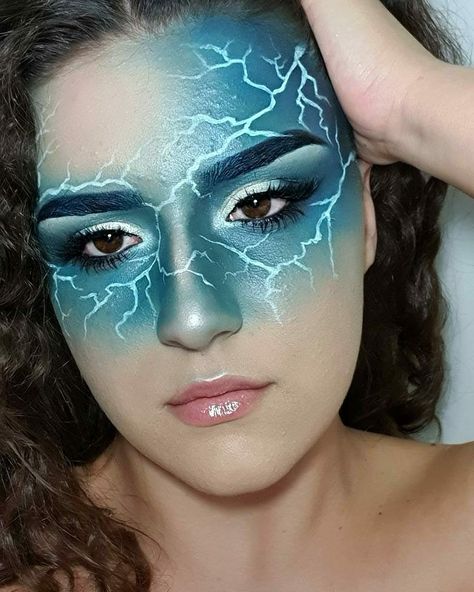 Makeup Calendar, Lightning In The Sky, Sky Art Painting, Halloween Makeup Pretty, Rain Painting, Green Makeup, Creative Costumes, Stage Makeup, Crazy Makeup