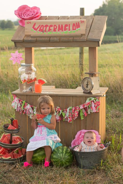 A Watermelon Summer - Stacie Hubbard Photography Summer Photo Shoots, Photo Shoot Set Up Ideas, Watermelon Stand, Summer Minis Photography, Summer Mini Photoshoot Ideas, Watermelon Stand Photoshoot, Outdoor Photography Props, Watermelon Mini Session Ideas, Summer Mini Photo Session Ideas