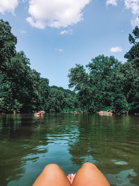 The Best Summer Thing to do in Nashville that is FREE! Free summer things to do in Nashville River Floating Aesthetic, River Float Aesthetic, Float Trip Aesthetic, Tennessee Summer Aesthetic, Summer Things To Do With Friends, Nashville Living, Nashville Vibes, Nashville Summer, Floating The River