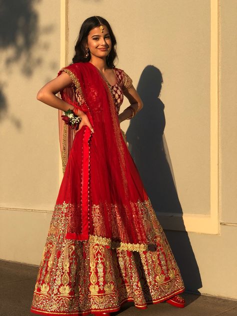 SUBHECHA on Twitter: "for da culture #prom2k18… " Hindu Wedding Dress Bridal Lehenga, Indian Prom Outfits, Tamil Clothing, Indian Prom Dresses, Indian Formal Dresses, Orang India, Baju Kahwin, Desi Wedding Dresses, Indian Outfits Lehenga