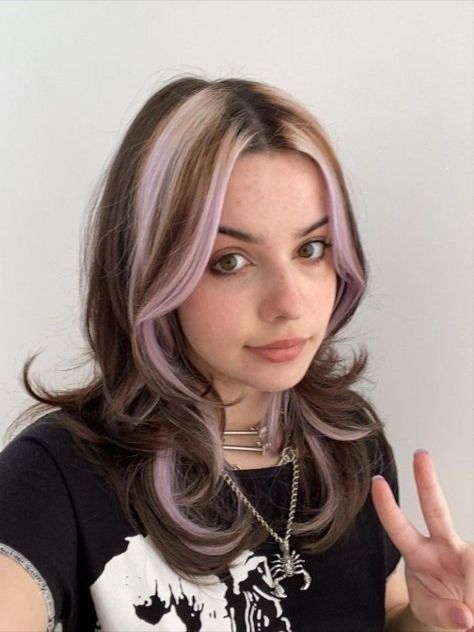 Brown Hair Pastel Highlights, Brown And Pastel Purple Hair, Lilac Purple Hair Highlights, Brown Hair Pastel Pink Highlights, Pastel Highlights In Brown Hair, Light Pink Streaks In Black Hair, Brown Hair With Pastel Highlights, Pink And Blonde Streaks, Light Purple Streaks In Brown Hair