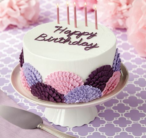 Simple buttercream cake Simple And Easy Cake Designs, Easy Buttercream Cake Decorating, Spring Cake Designs Simple, Easy Buttercream Cake Designs, Fun Birthday Cakes For Adults, Everyday Cake Decorating Ideas, 8 Inch Cake Designs, Simple Pastel Cake, Cake Designs Simple Easy