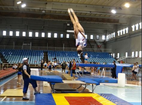 Trampoline Trampoline Gymnastics, Gymnastics Trampoline, Rectangle Trampoline, Gymnastics Tricks, Outdoor Trampoline, Best Trampoline, Gymnastics Gym, Gymnastics Training, Amazing Gymnastics