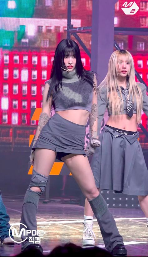 Twice Momo Stage Outfit, Momo Set Me Free Outfit, Set Me Free Twice Outfit, Twice Set Me Free Outfits, Twice Stage Outfits, Momo Outfit, Itzy Concert, Kpop Fits, Kpop Style