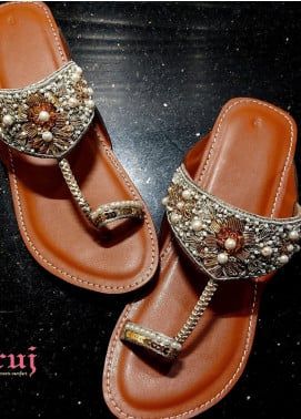 Zuruj Designer Khussa Online for Ladies / Womens - Sanaulla Store Indian Sandals, Women Office, Office Shoes, Rural Area, Stone Work, Palm Beach Sandals, Slip Ons, Leather Top, Summer Shoes