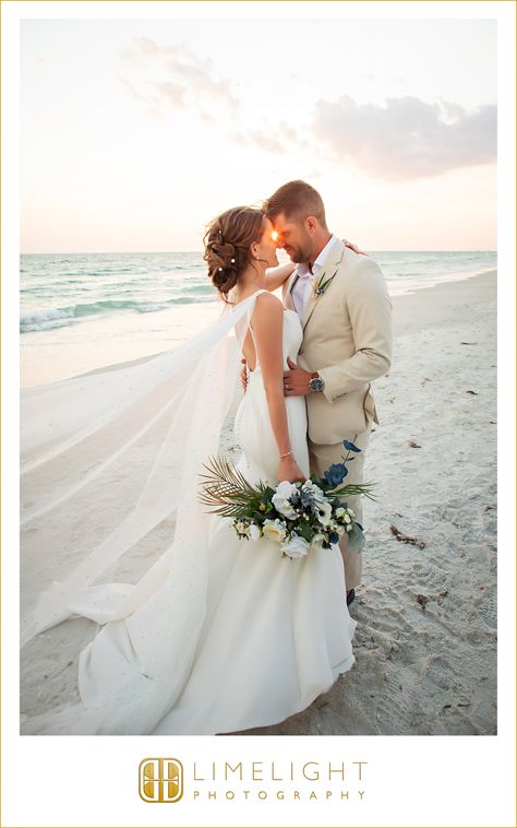 Wedding Poses For Bride And Groom Beach, Beach Bridal Photos, Beach Wedding Family Photos, Beach Wedding Photos Poses, Beach Wedding Photography Poses, Beach Wedding Poses, Beach Wedding Photo Ideas, Cute Wedding Photos, Beach Wedding Sunset