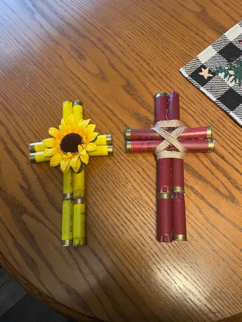 Shotgun Shell Ornaments, Western Crafts Diy, Shotgun Shell Art, Diy Fishing Gifts, Shotgun Shell Jewelry, Bullet Casing Crafts, Shotgun Shell Crafts, Bullet Crafts, Trap Shooting