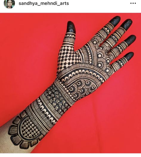 Henna Designs Back, Beautiful Simple Mehndi Design, Hand Mehendi, Palm Henna, Freetime Activities, Front Mehndi Design, Simple Mehendi Designs, Easy Henna, Legs Mehndi Design