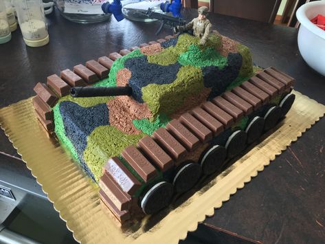 Army Man Birthday Cake, Camouflage Cake Ideas, Army Cakes For Boys, Army Man Cake, Army Cake Design, Military Birthday Cake, Military Cake Ideas, Military Birthday Party Ideas, Army Cake Ideas