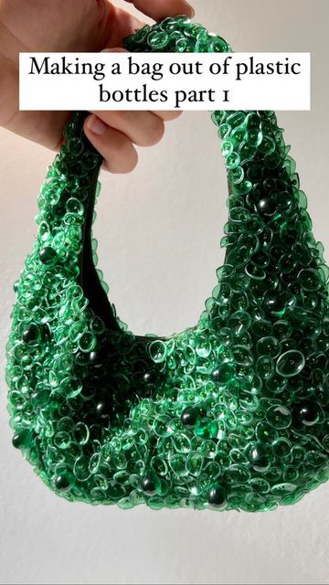 Plastic Bag Upcycle, Upcycled Textile Projects, Plastic Embroidery, Upcycling Plastic Bags, Sequin Bag Diy, Bag Recycle, Plastic Bottle Beads, Recycled Bags Diy, Upcycling Plastic Bottles