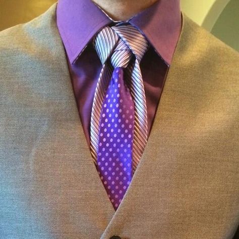 Merovingian knot by twitter user @guffmaster80 Merovingian Knot, Cool Tie Knots, Tie Knots Men, Necktie Knots, Tie A Necktie, Neck Tie Knots, Mens Attire, Cool Ties, Sharp Dressed Man