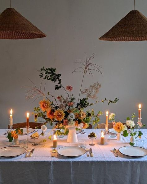 Dinner Party Table Flowers, 6 Person Table Setting, Autumnal Table Settings, Aesthetic Table Setup Dinner, Scandi Table Setting, Birthday Party Dinner Table Set Up, Simple Dinner Party Table, Birthday Table Decorations Simple, Simple Table Decorations For Party