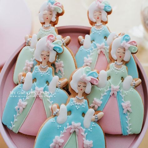 Queen Elizabeth Birthday, 40th Party Ideas, Marie Antoinette Party, Pink Xmas, Cookie Tutorials, Fancy Cookies, Pink Girly Things, Birthday Party Cake, Fun Cookies