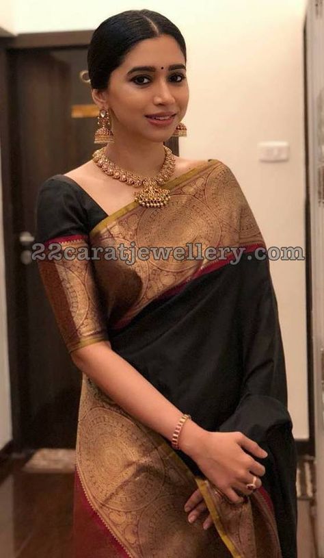 Saree Party Wear, South Indian Sarees, Silk Saree Blouse Designs, Party Wear Saree, Bollywood Style, Trendy Sarees, Saree Trends, Elegant Saree, Kanchipuram Silk Saree