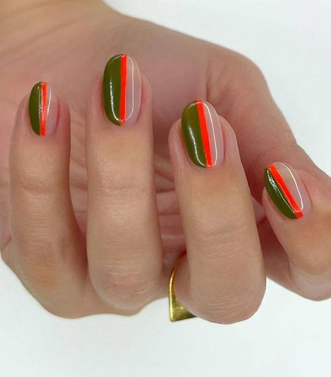 Fall Geometric Nail Designs, Trending Fall Nails 2023, 70s Fall Nails, Nail Squiggle Design, Sophisticated Nail Art, Nail Trends Fall 2023, Fall Nail Art 2023, 2024 Nail Color Trends, Every Nail Different Color