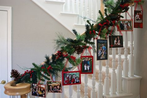 Great Idea:  Display your family's past Christmas card photos with a Photo Garland. Love this idea!  Wish I would have kept my past cards.... Christmas Card Display, Photo Garland, Christmas Staircase, Family Christmas Cards, Indoor Decoration, 12 December, Christmas Post, Indoor Christmas, Noel Christmas