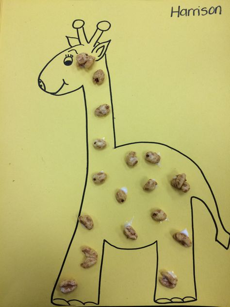 Great giraffe preschool craft using cereal. I used a generic brand of Honey Snacks but you can use Cheerios as well Giraffe Preschool, Honey Snacks, Jungle Crafts, Zoo Animal Crafts, Nanny Life, Preschool Craft, Church Nursery, Baby Activities, Animal Crafts For Kids