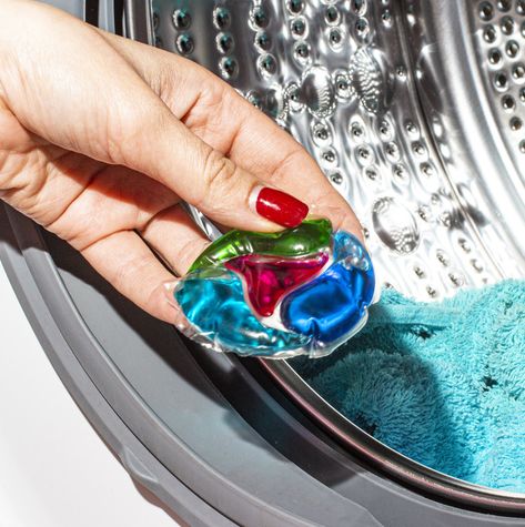 9 Mistakes That Not Only Damage Our Clothes but Also Ruin Our Washing Machine Ruined Clothes, Clothes Washing, Powder Detergent, Washing Detergent, Washing Powder, Mold Growth, Wet Towel, Wet Clothes, Wool Balls