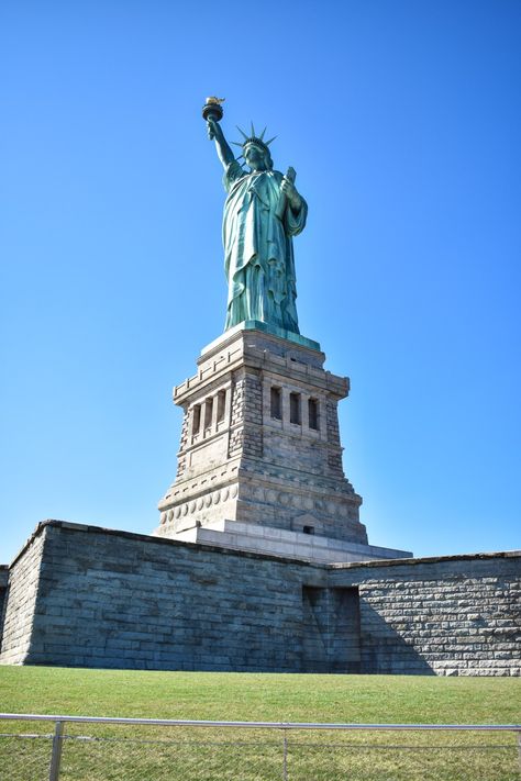 An Afternoon With The Statue of Liberty - Lyssy in the City Liberty Statue, Liberty Island, Autumn Weekend, Instagram Template Design, Nyc Skyline, Ellis Island, The Statue Of Liberty, Skyline View, Light Background Images