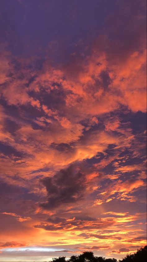 Orange Clouds Aesthetic, Orange Sky Wallpaper, Solace Wallpaper, Orange Sky Aesthetic, Sky Reference, Sky Wallpaper Aesthetic, Ghibli Painting, Beautiful Sky Pictures, Sunset Pic