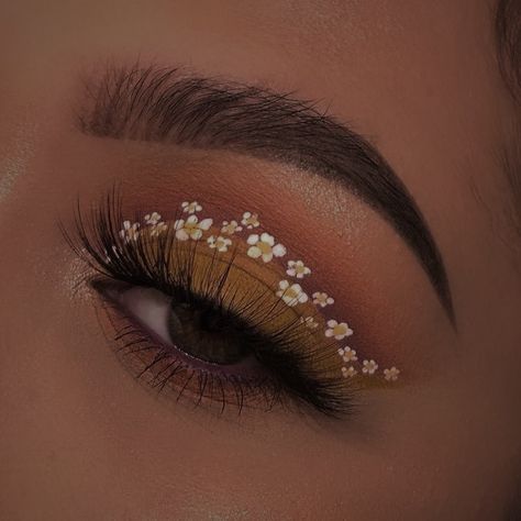 Makeup Ideas For Your Birthday, Brown And White Makeup Looks, Different Eyeshadow Looks, Fairy Inspired Makeup Simple, Brown Eye Makeup With Rhinestones, Dramatic Eye Makeup Looks, Brown Fairy Makeup, Make Up Inspo Aesthetic, Simple Butterfly Eye Makeup