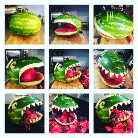 Dinosaur watermelon Dinosaur Watermelon, Dinosaur Themed Food, Dinosaur Birthday Party Food, Cut A Watermelon, Jurassic Park Birthday Party, Dinosaur Birthday Theme, Deco Fruit, Jurassic Park Birthday, Dinosaur Birthday Cakes