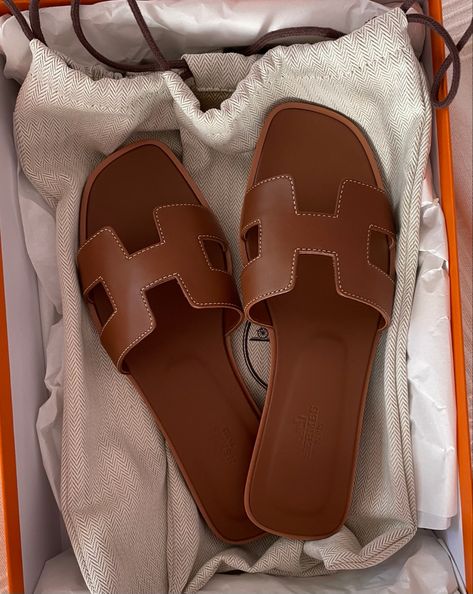 Hermes Oran Sandals, Summer Fashions, Easy Chic, Hermes Oran, Hermes Paris, Quiet Luxury, Old Money, Flat Sandals, Spring Summer Fashion