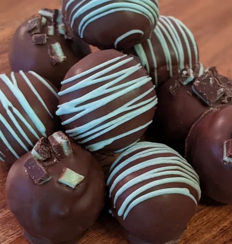 Mint Chocolate Truffles, Chocolate Truffle Recipe, Andes Mint Chocolate, Truffle Cookies, Christmas Truffles, Dessert Truffles, Andes Mint, Chocolate Melting Wafers, Cake Roll Recipes