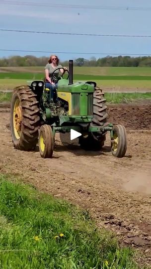 Old John Deere Tractors, Big Tractors, Classic Tractor, Agriculture Tractor, John Deere Tractors, Farm Life, John Deere, Tractor, Audio