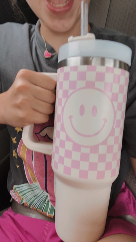 Stanley Design, Preppy Stanley Cup, Stanley Cup Preppy, Preppy Cups, Preppy Water Bottle, Preppy Stanley, Light Pink Stanley Cup Aesthetic, Cute Stanley Cups, Stanely Water Bottle