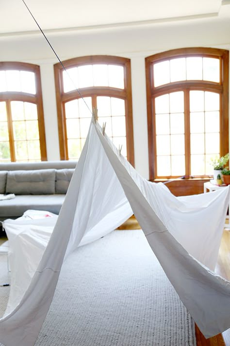 How to Build a Living Room Fort - Say Yes Fort In Living Room, Sleepover Fort Ideas Easy, Romantic Fort Dates, How To Make A Blanket Fort, Easy Fort Ideas, Living Room Fort For Adults, Living Room Fort Ideas, Living Room Sleepover Ideas, How To Build A Fort