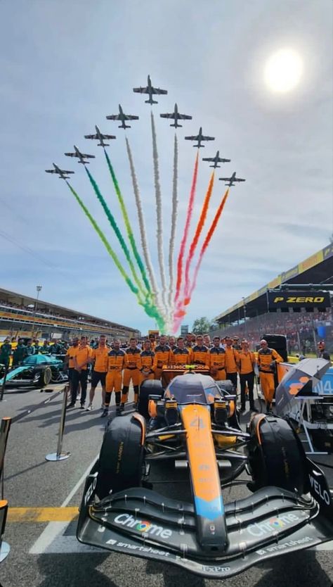 Italian Grand Prix Monza, F1 Grand Prix Aesthetic, Grand Prix Aesthetic, Mclaren Girl, F1 Book, F1 Mclaren, Mclaren Formula 1, Mclaren Cars, Italian Grand Prix