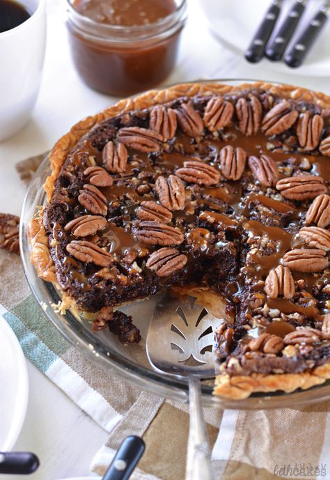 Food Photography Chocolate, Turtle Pie Recipe, Turtle Pie, Photography Chocolate, Chocolate Turtle, Dessert Pie, Pie Pie, Chocolate Turtles, Chocolate Pecan Pie